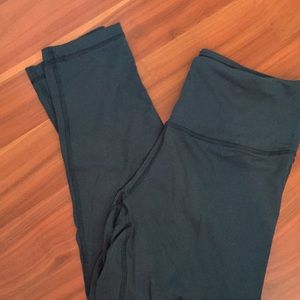 Women’s workout capris